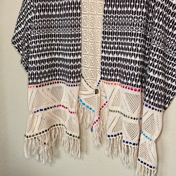 Anthropologie Angel Of the North Boho Light Knit Shawl Pancho OSFA - Picture 3 of 8